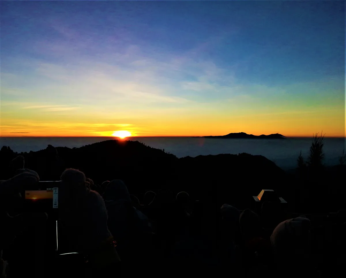 Sunrise di titik pandang Penanjakan kawasan Gunung Bromo